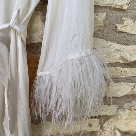 Bridal Robe Long White Feather (The Robe UA Mia) - Picture 5 of 11